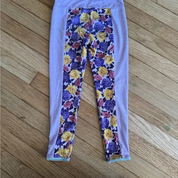 Floral Purples Nike Kids Leggings - Picture 4 of 4
